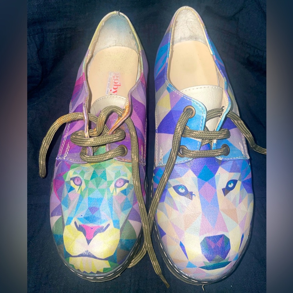 Goby Lion and Wolf Oxfords sz 6 US